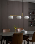 Linear 3-globe pendel, hvide glasskærme, nikkel eller guld