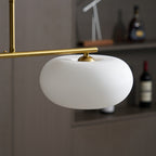 Linear 3-globe pendel, hvide glasskærme, nikkel eller guld