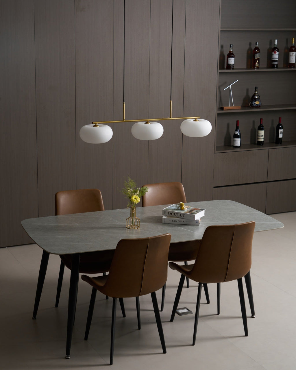 Linear 3-globe pendel, hvide glasskærme, nikkel eller guld