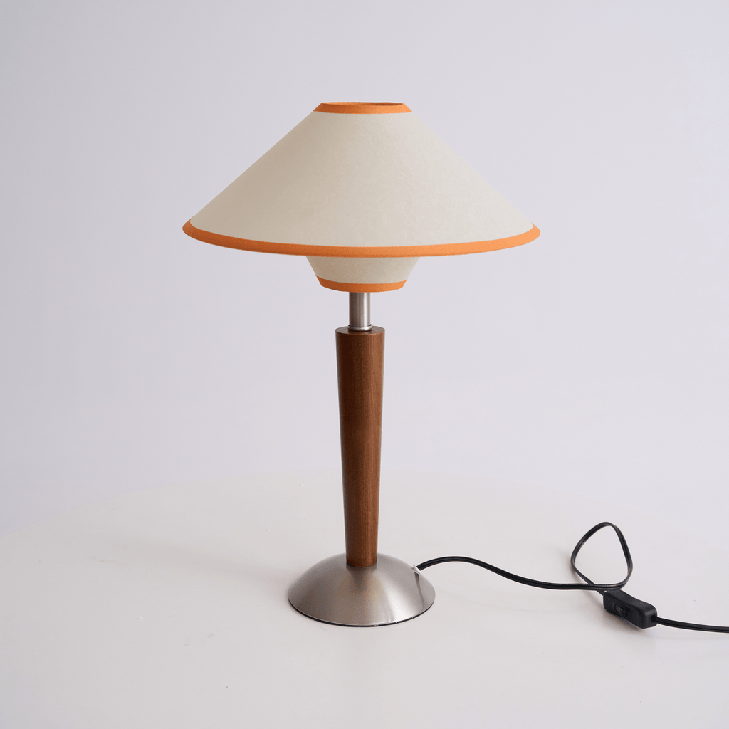 Talonwood bordlampe, stofskærm og valnødtræsbase, varmt lys