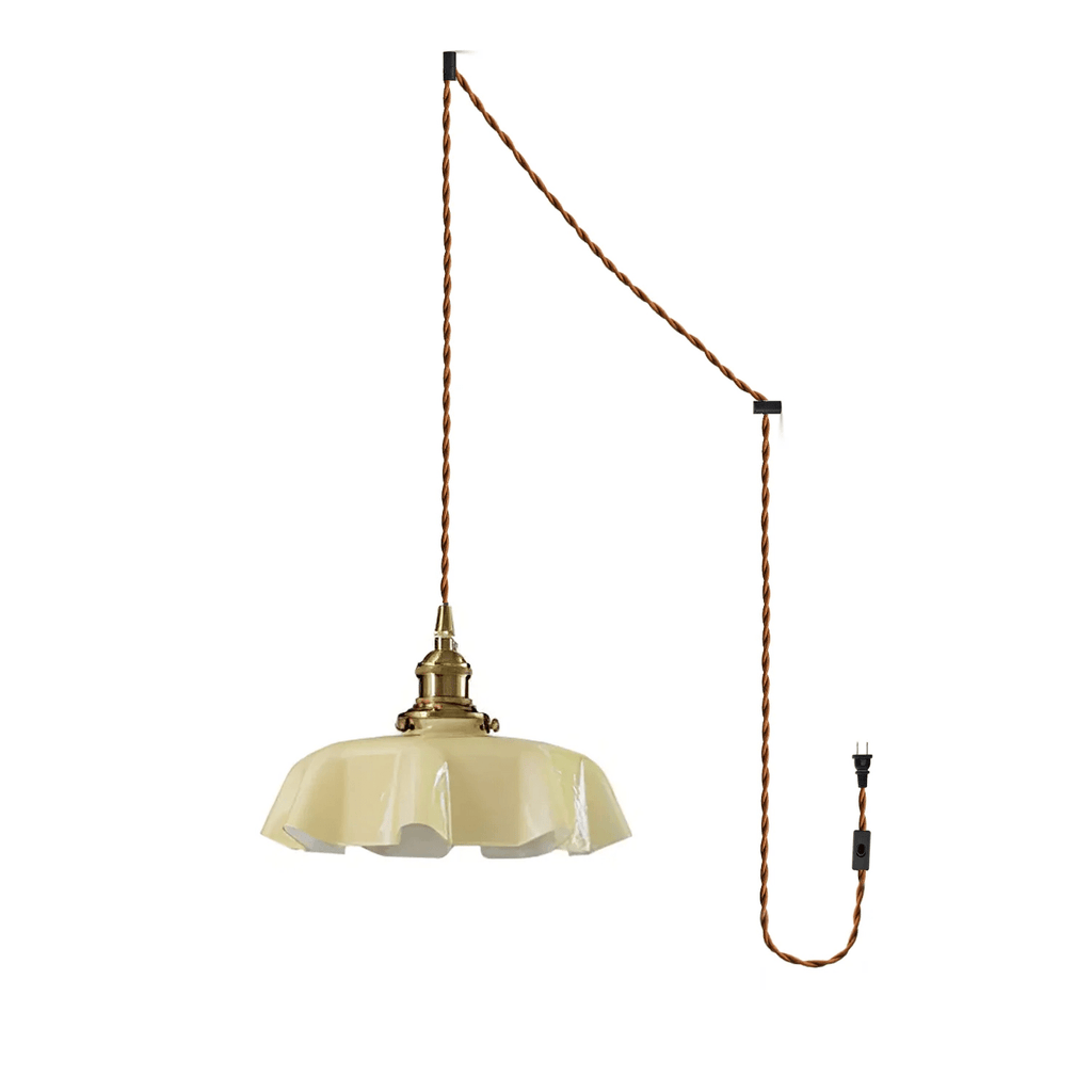The plug-in diagram for this Clérachic pendant shows a twisted brown cord running from ceiling hook to wall plug, ending in the beige shade.