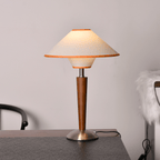 Talonwood bordlampe, stofskærm og valnødtræsbase, varmt lys