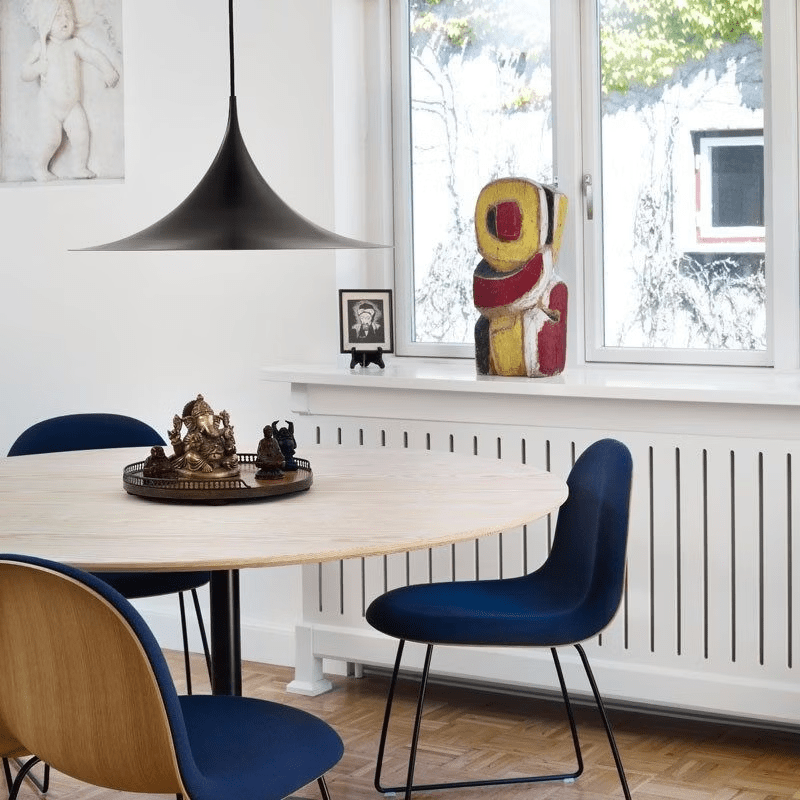 Arch pendant light suspended from a slim cable