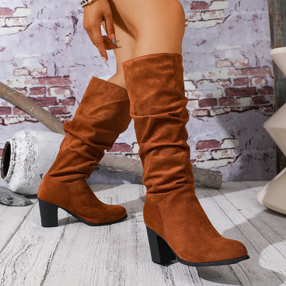 Bottes en daim à talon épais et bout pointu