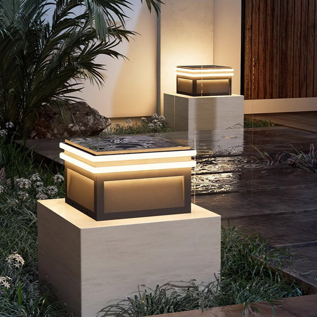 Lampes piliers avec base en acier, poteau LED carré minimaliste Theodore