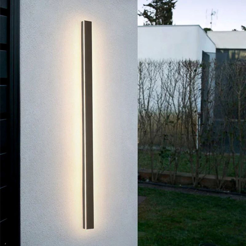Minimalistisk metal udendørs væglampe med LED-stribe, Arisha design