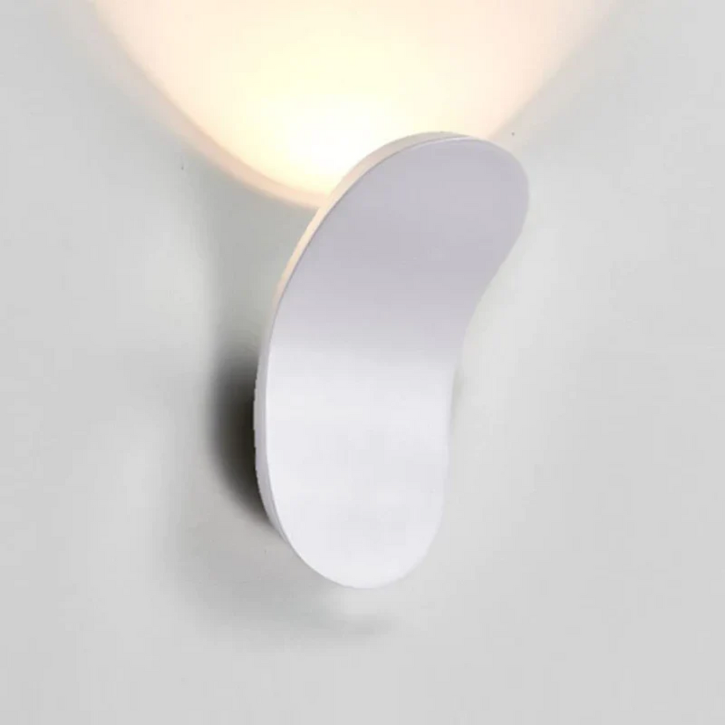 Buet jernvægslampe, blødt LED-lys, nordisk-inspireret design