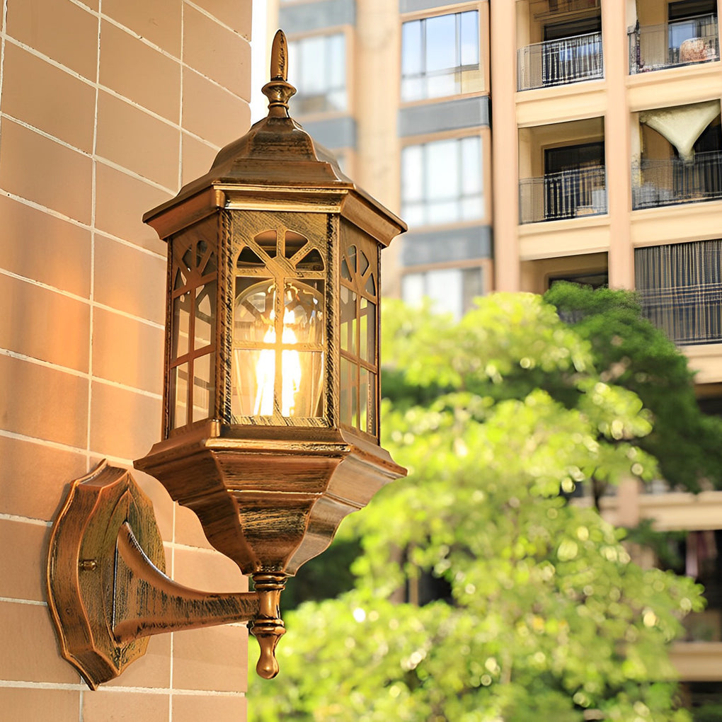 European-Style Outdoor Wall Lamp With Cast Aluminum Body And Glass Shade