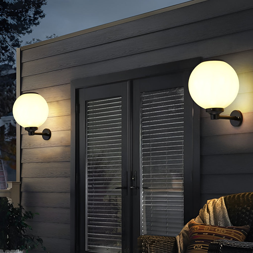Væglys i støbt aluminium til udendørsområder med 3-trins LED-dæmpning