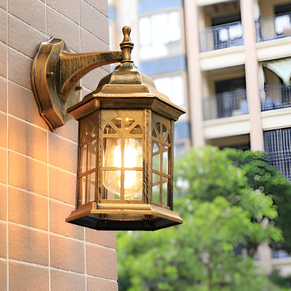 European-Style Aluminum Outdoor Wall Light With Glass Shade