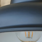Udendørs væglampe i jern med trompetform, retro industrielt finish