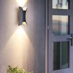 Applique murale LED courbée pour l’extérieur, luminaire en métal et acrylique Ray