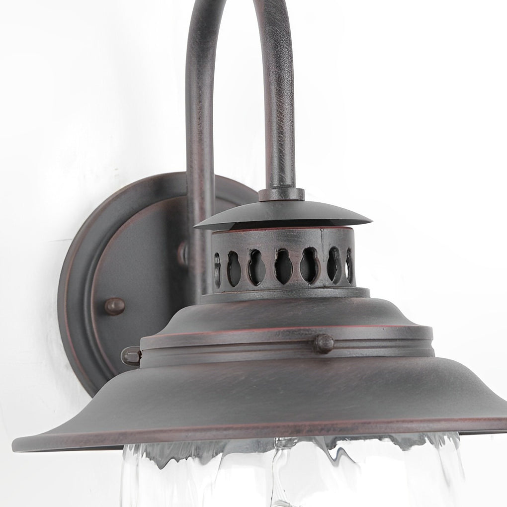 Udendørs væglampe med vintage rust-sort finish, Quenby glasdesign