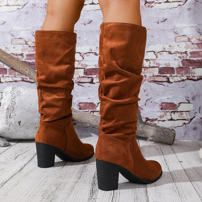 Bottes en daim à talon épais et bout pointu