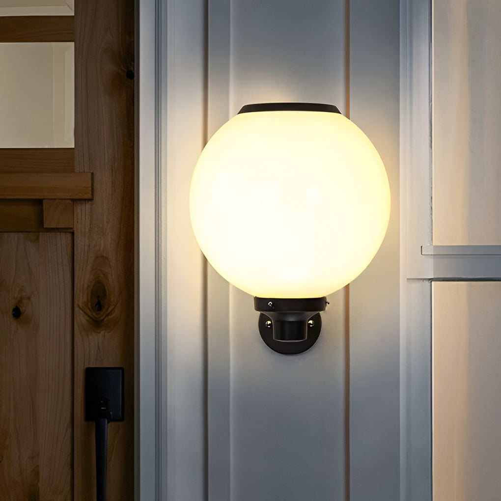 Væglys i støbt aluminium til udendørsområder med 3-trins LED-dæmpning