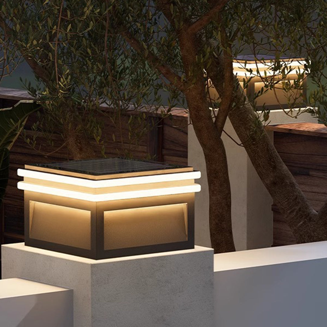 Lampes piliers avec base en acier, poteau LED carré minimaliste Theodore