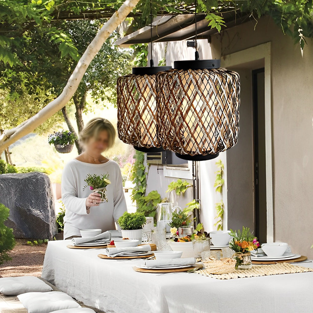 Lustre d'extérieur en rotin et fer, design rustique moderne tressé à la main