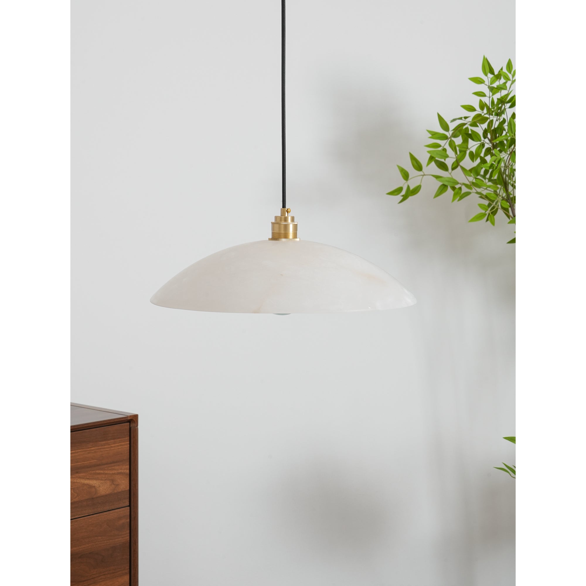 Pendellampe, ægte alabasterkuppel, messingbeslag, E26/E27