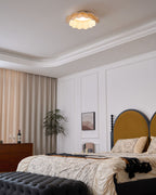 Loftlampe, plisseret bølget stofskærm, messing, integreret LED