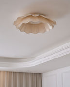 Loftlampe, plisseret bølget stofskærm, messing, integreret LED