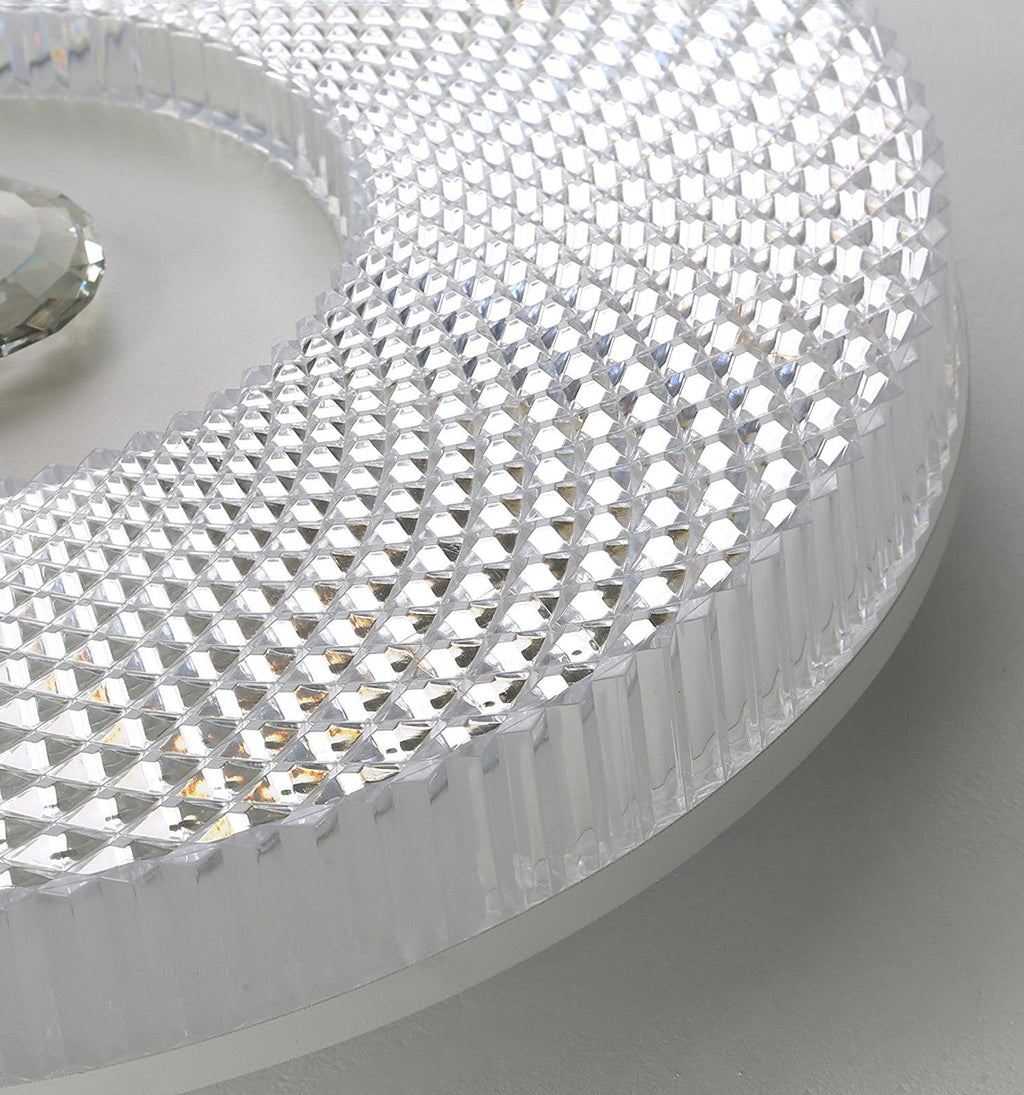 Slim flush mount ceiling light with smooth diffuser surface