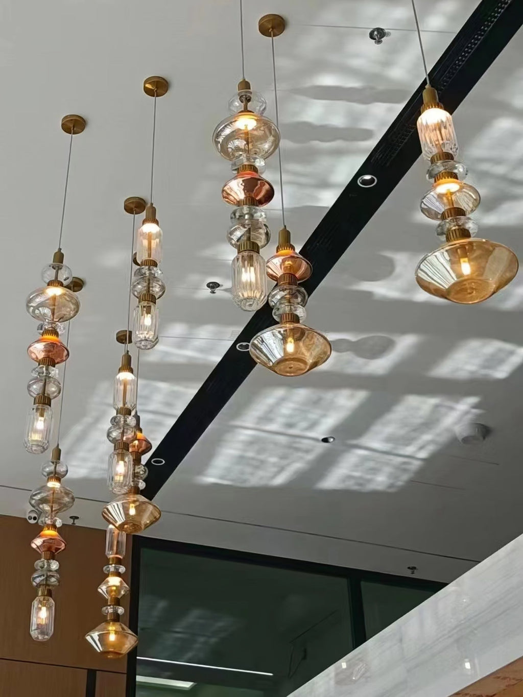 Ballet pendellampe, håndlavet glasskærm, guld, integreret LED