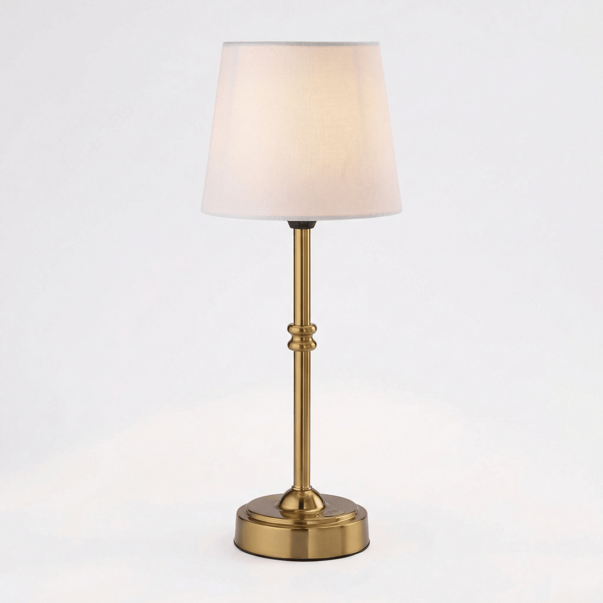 Candeeiro de Mesa em Latão, Abajur de Tecido Cónico, Design Elegante de 18 Polegadas