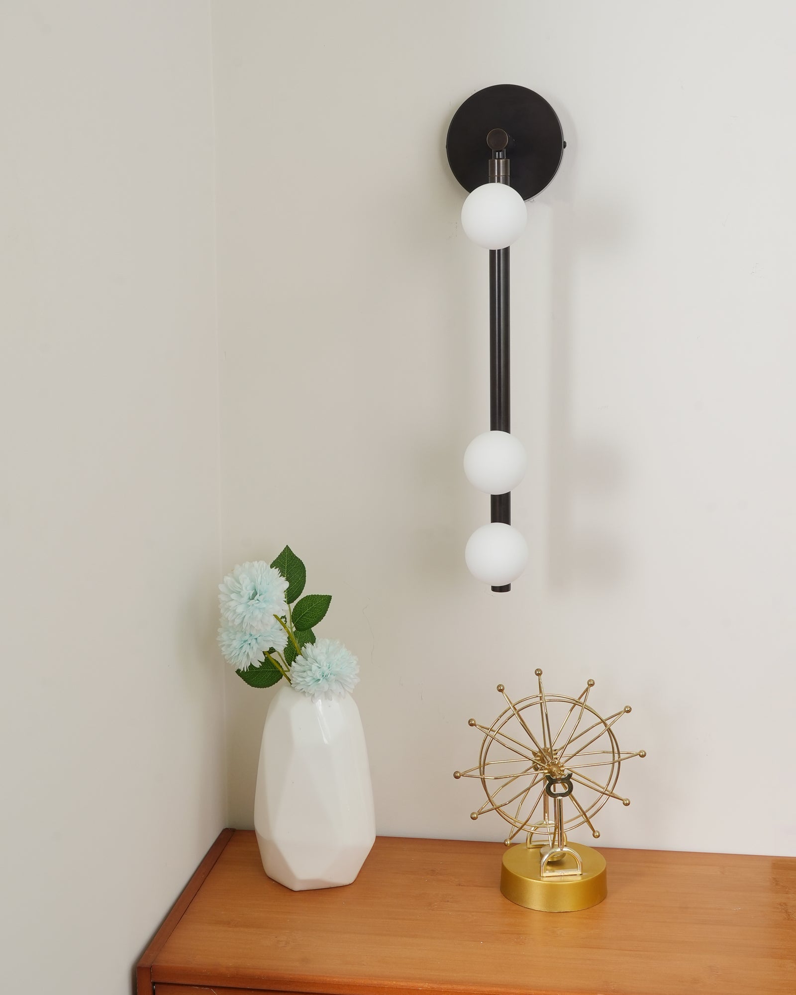 Glasrør Væglampe, Blæste Glasglobusser, Messingfinish, G4 LED