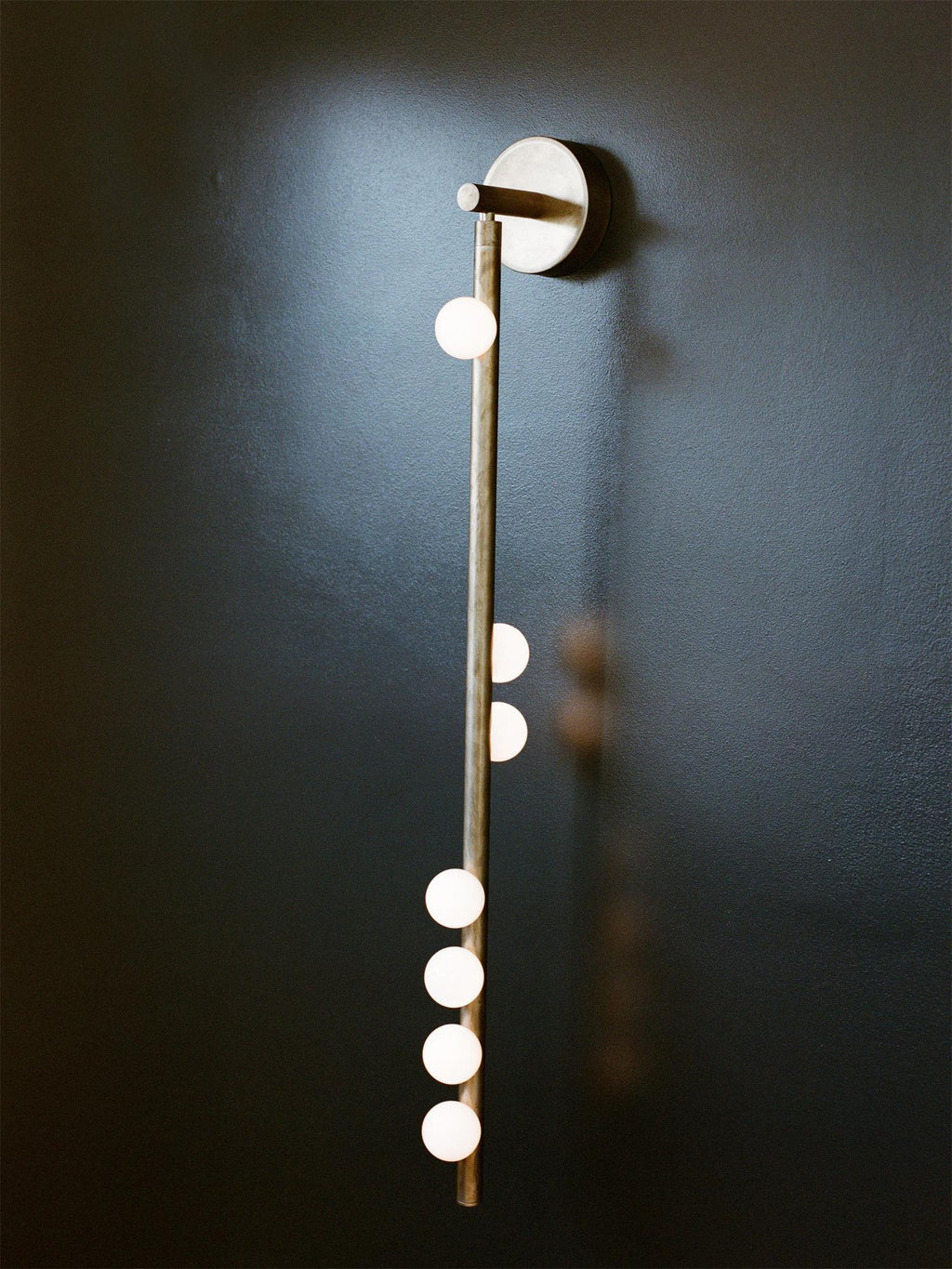 Glasrør Væglampe, Blæste Glasglobusser, Messingfinish, G4 LED
