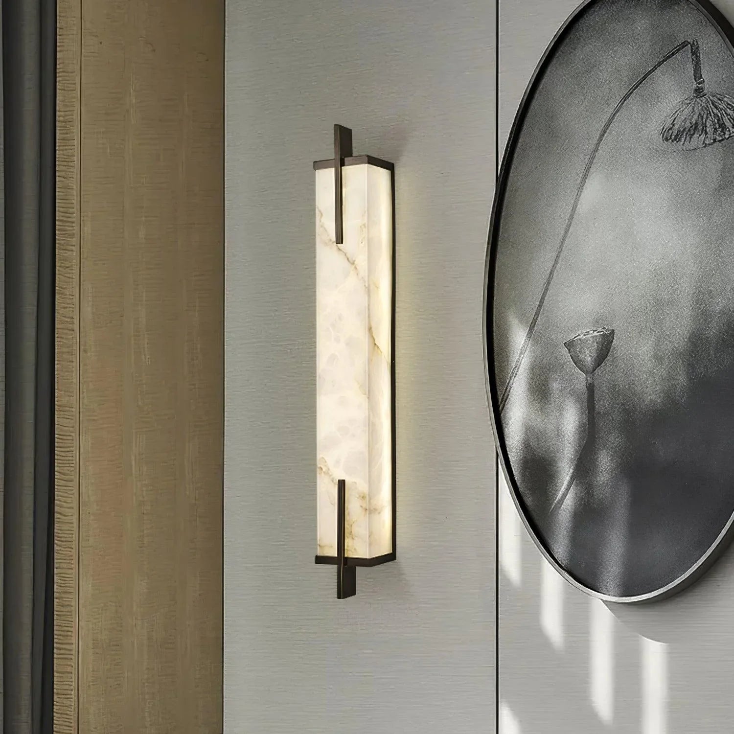 Zenith Wandleuchte in Schwarz und Gold, rechteckiger Alabaster-Schirm, fest verdrahtet