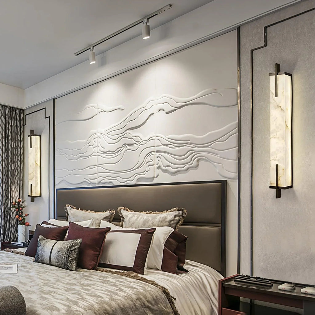Zenith Wandleuchte in Schwarz und Gold, rechteckiger Alabaster-Schirm, fest verdrahtet