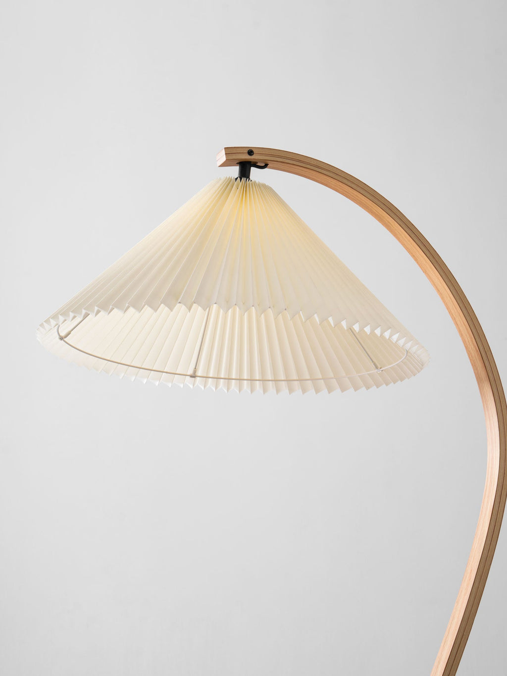 Floor Lamp, Caprani Beechwood & Linen Shade, E26/E27, Plug-In