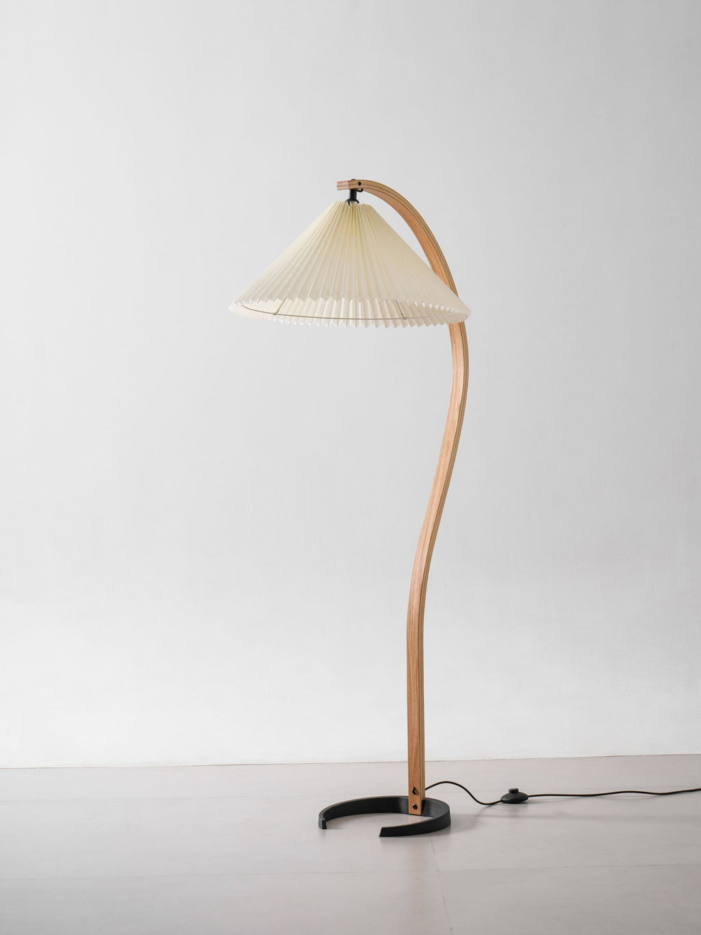 Floor Lamp, Caprani Beechwood & Linen Shade, E26/E27, Plug-In