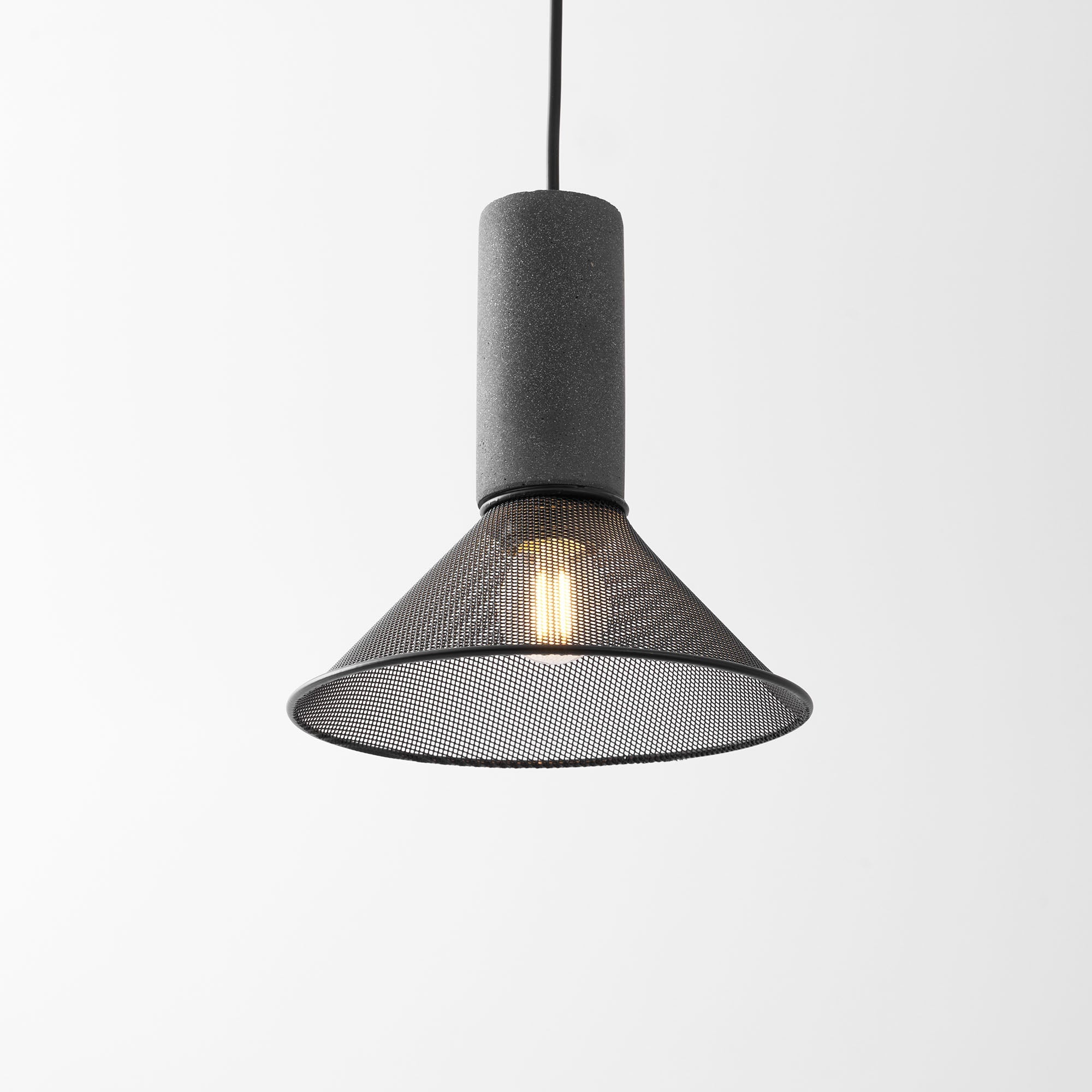 Cementnetpendel, rå cementtop, sort trådkurv, E26/E27