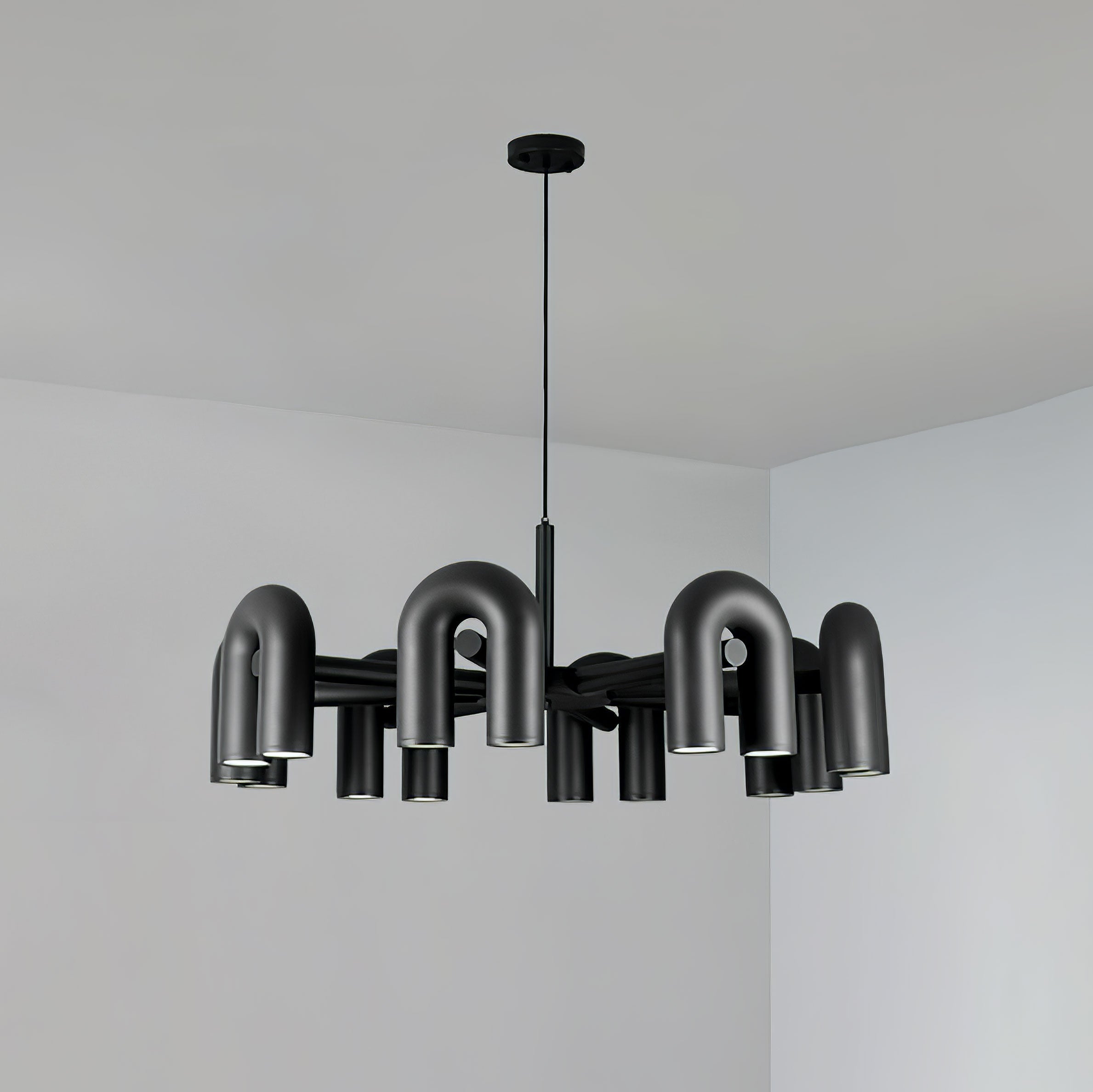 Cirkus chandelier with directional U-heads in a styled room