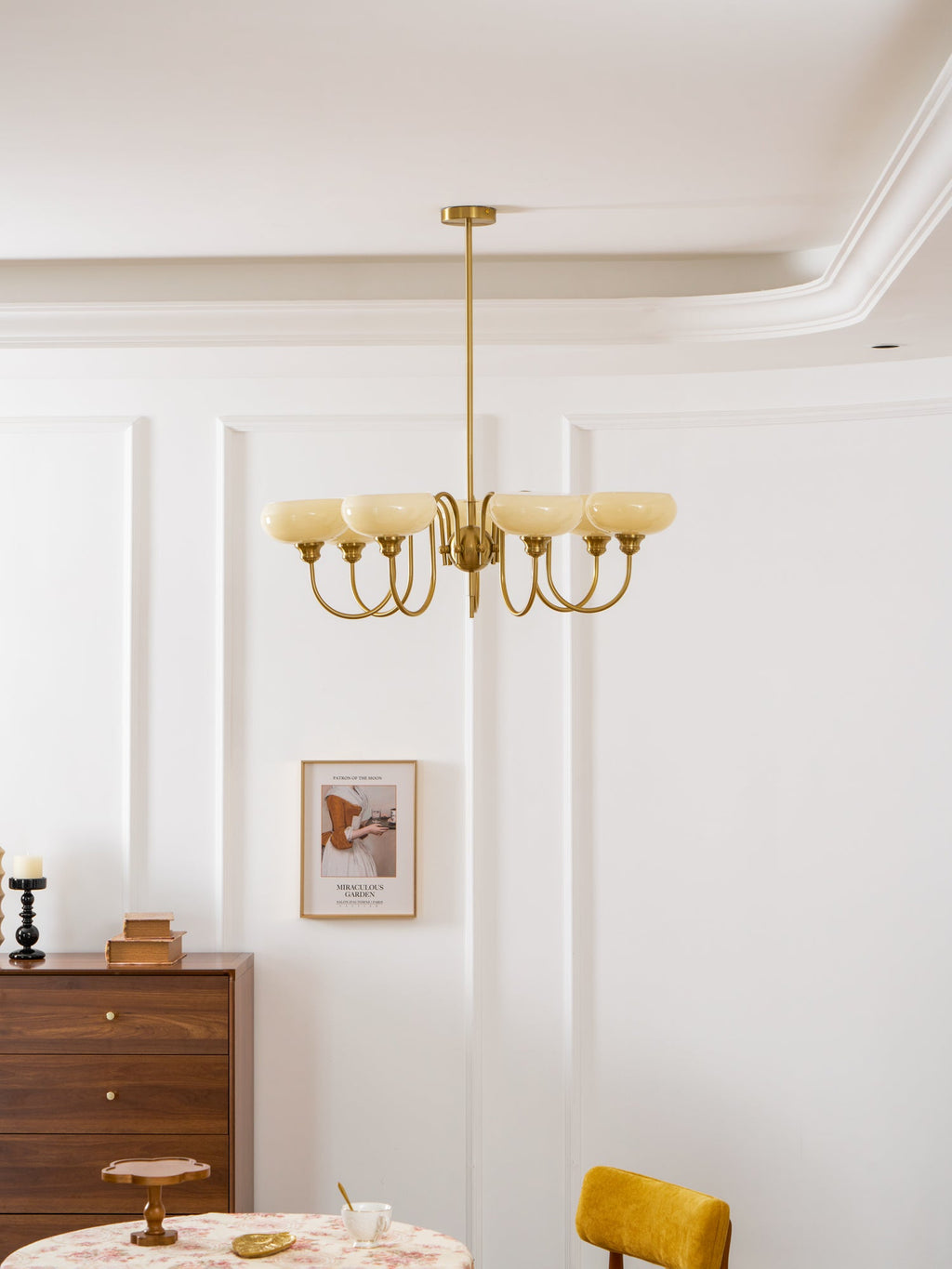 Persimmon lysekrone, mælkehvidt og cremet glas, E27, guld eller krom
