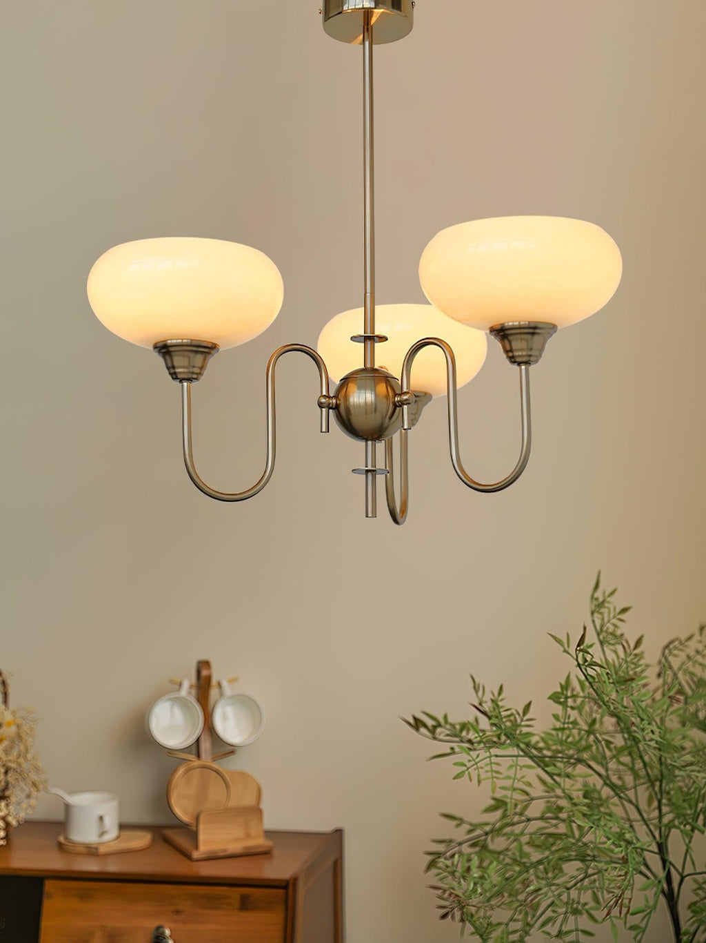Persimmon lysekrone, mælkehvidt og cremet glas, E27, guld eller krom