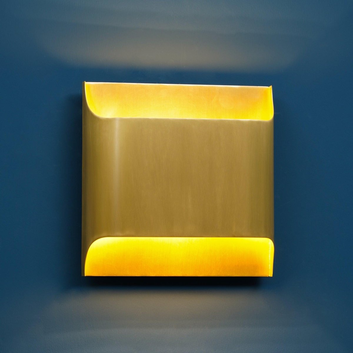 Wall Sconce, Curved Brass and Copper Finish, Modern Style, Single LED Bulb