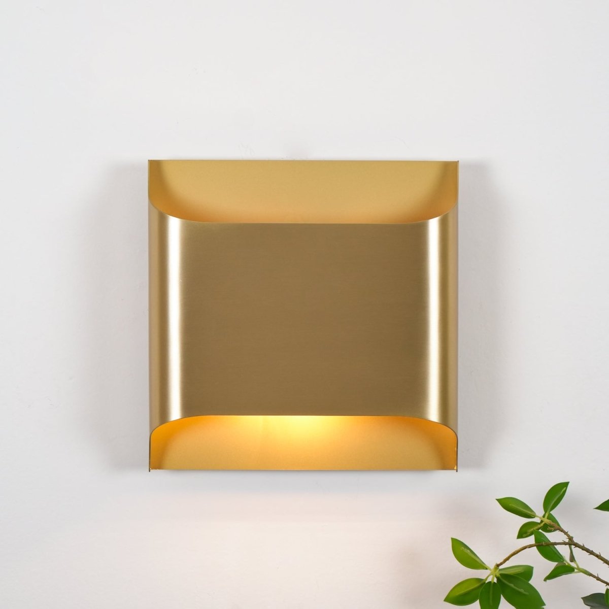 Wall Sconce, Curved Brass and Copper Finish, Modern Style, Single LED Bulb