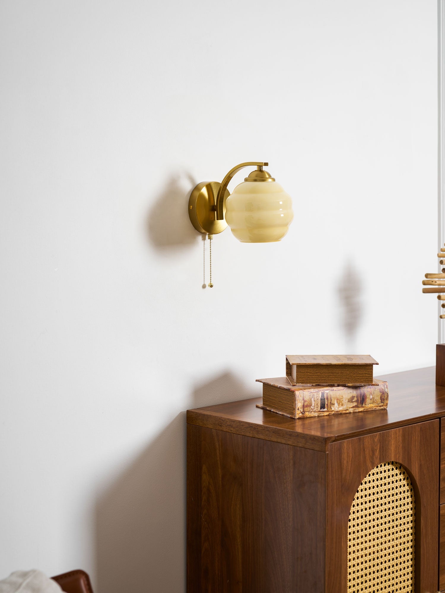 Gatsby wall lamp showing slim backplate and glass shade