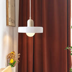 Pendellampe, lodret metalstamme, glasskærm, loftmonteret