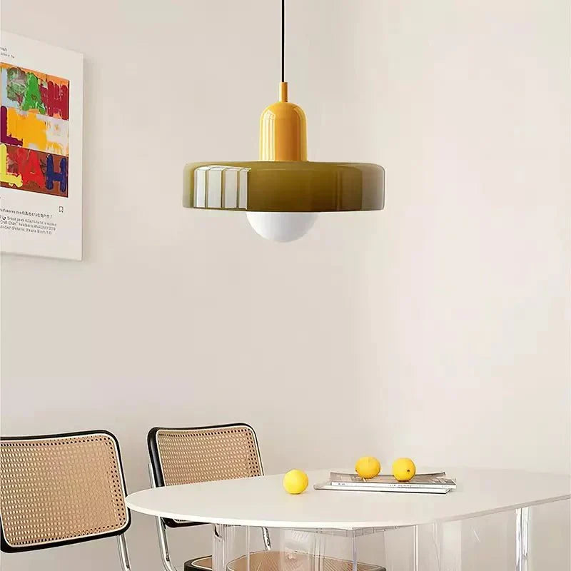 Pendellampe, lodret metalstamme, glasskærm, loftmonteret