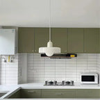Pendellampe, lodret metalstamme, glasskærm, loftmonteret