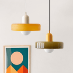 Pendellampe, lodret metalstamme, glasskærm, loftmonteret