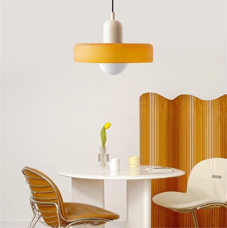 Pendellampe, lodret metalstamme, glasskærm, loftmonteret