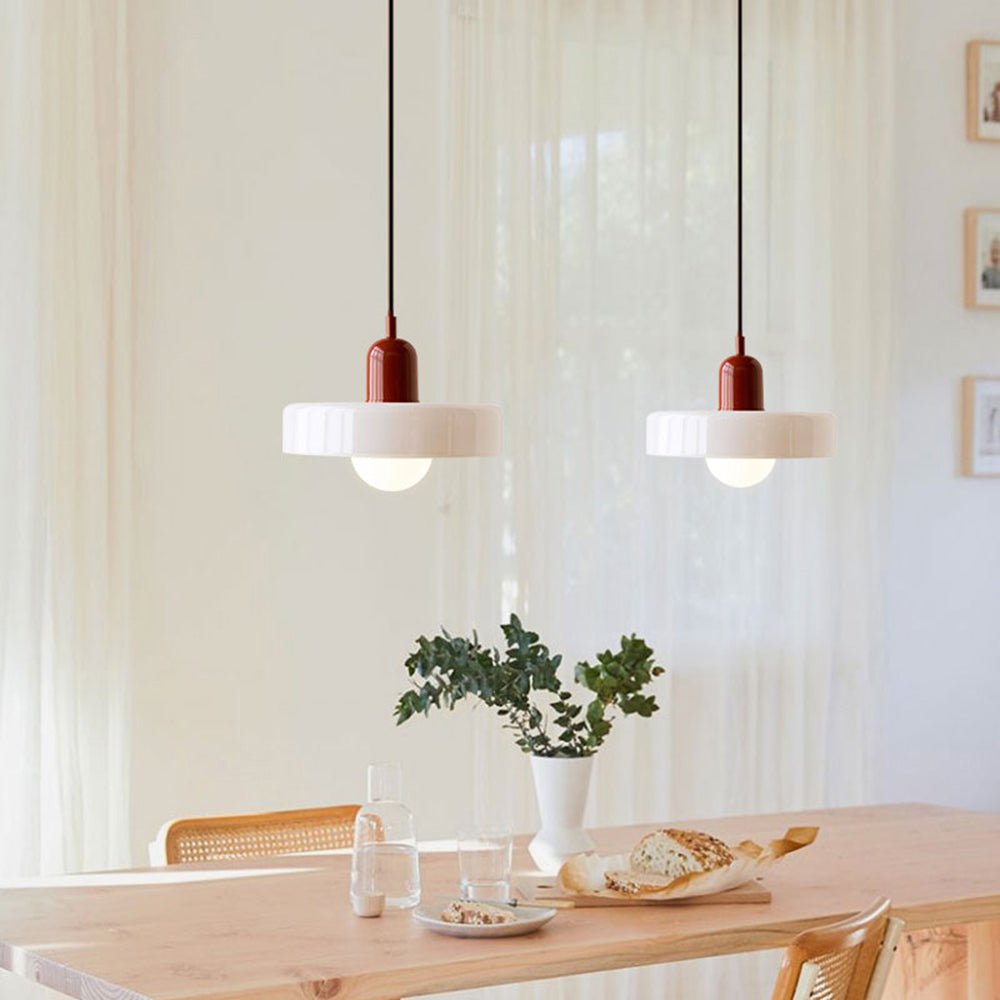 Pendellampe, lodret metalstamme, glasskærm, loftmonteret