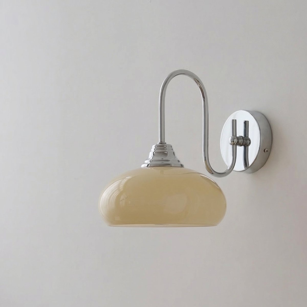 Luz de Parede com Acabamento Creme, Braço Curvo, Abajur de Vidro, 12 x 8 Polegadas