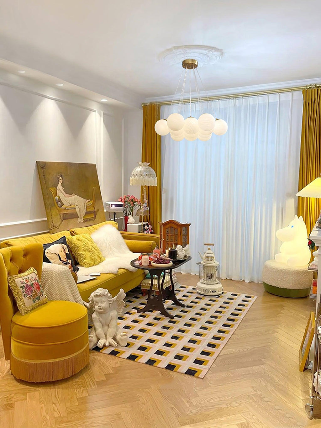 In an eclectic living room with a mustard sofa, this Clérachic cluster chandelier glows above a patterned rug.