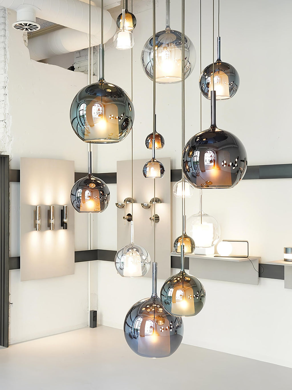 Glo Pendellampe, Tonet Blæst Glasglobus, G4 LED, Dæmpbar