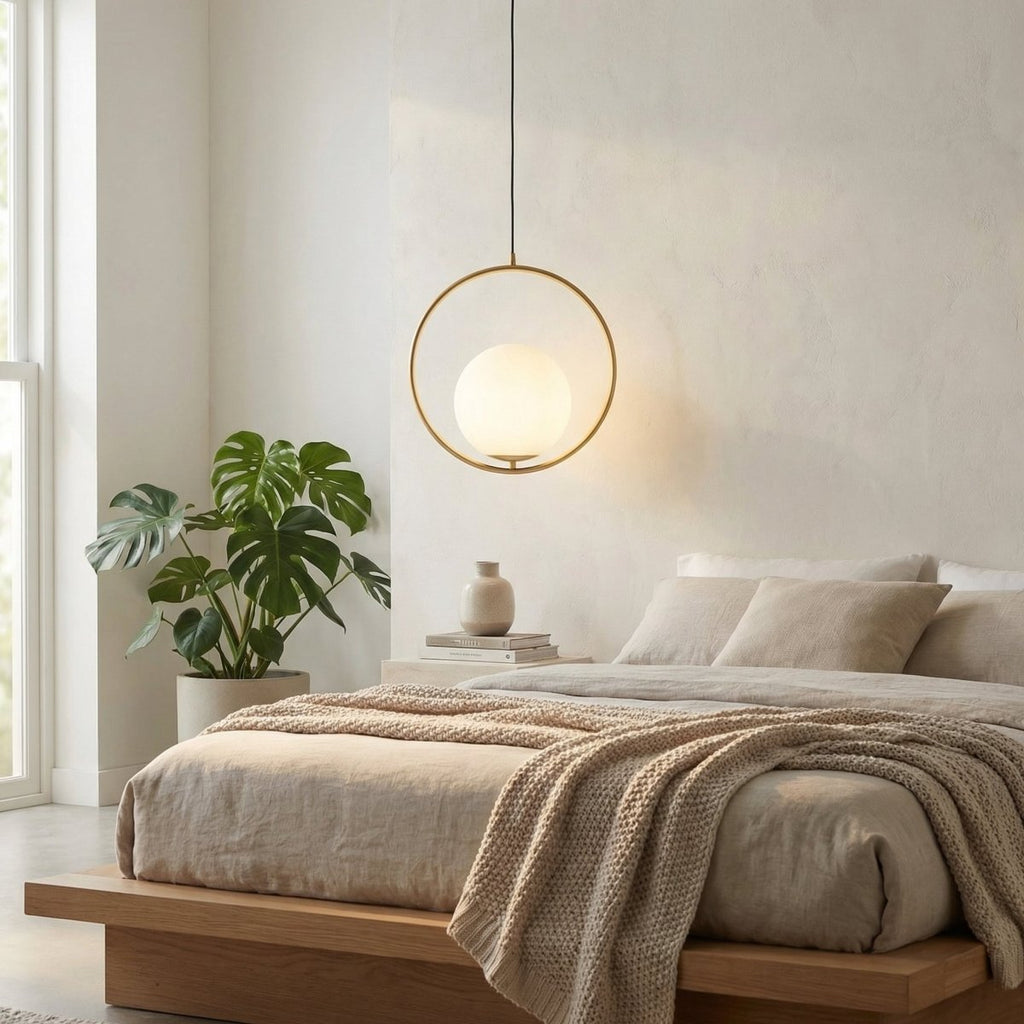 Nordic Globe Pendel, Frostet Glasskærm, Guld Ringramme